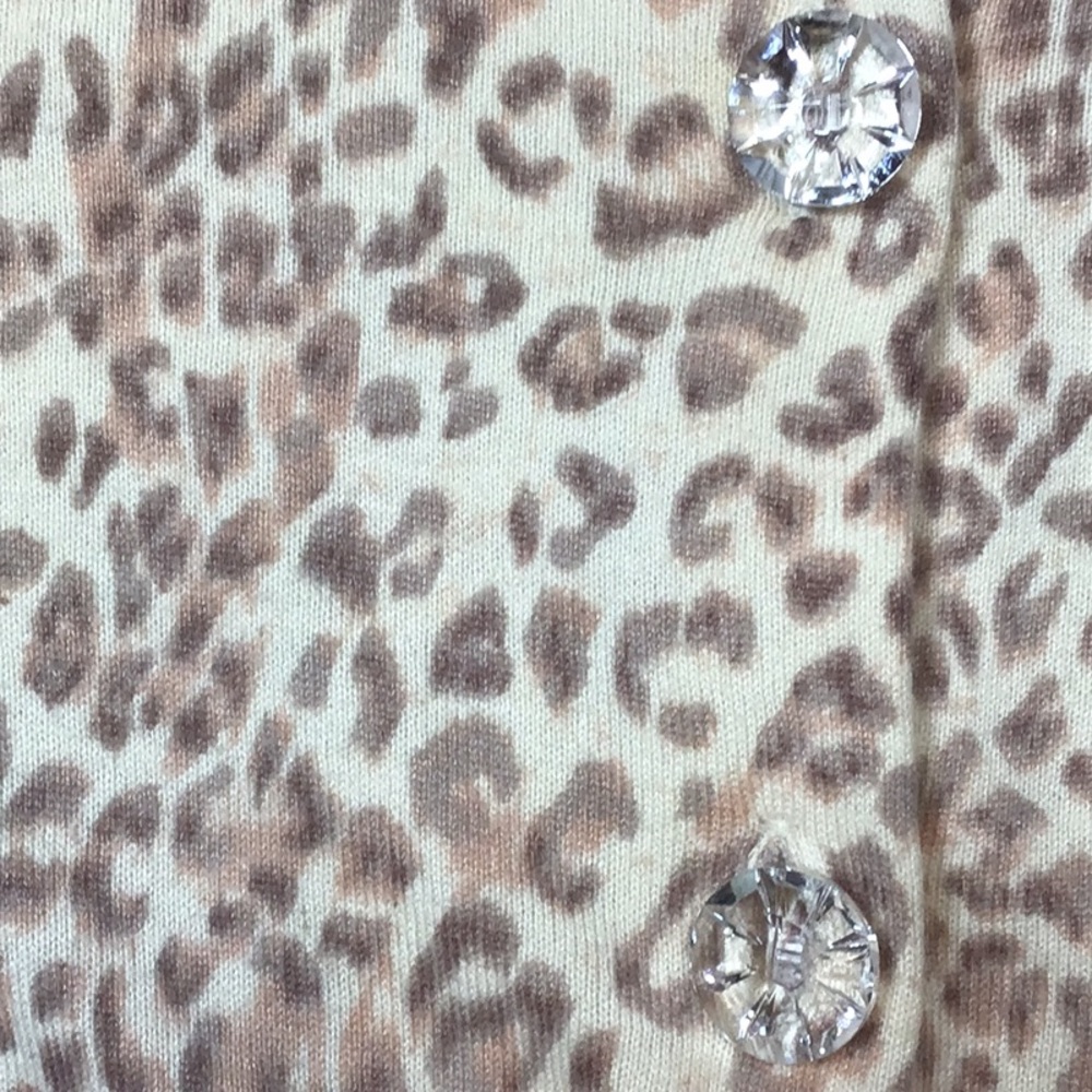 Chaus Leopard Print Silk Angora Blend 3/4 Sleeve Crystal Button Cardigan Sz.L - Picture 8 of 10